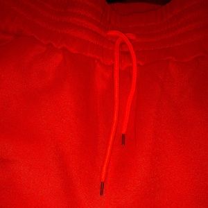 I’m selling a pair of stacked pants they’re size large and the color is orange